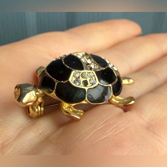 🐢 Vintage Gold Tone and Black Enamel Rhinestone Turtle Brooch Pin - Picture 3 of 14